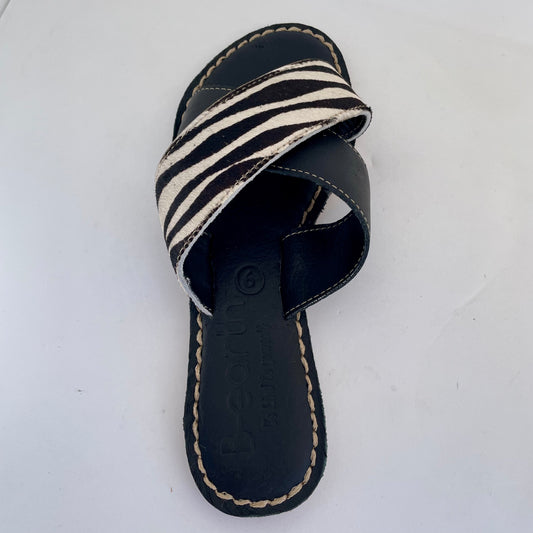 Lee Criss-Cross Sandle